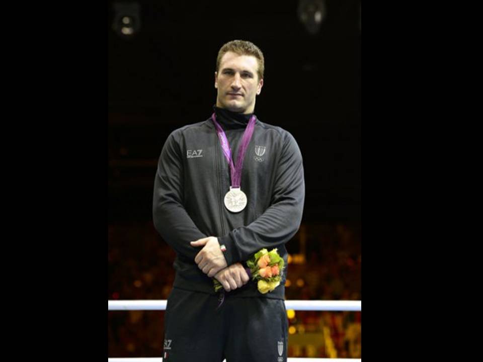 London 2012: Nei +91 Kg. Cammarelle mette al collo la medaglia d’argento e dà lezione di fair play.