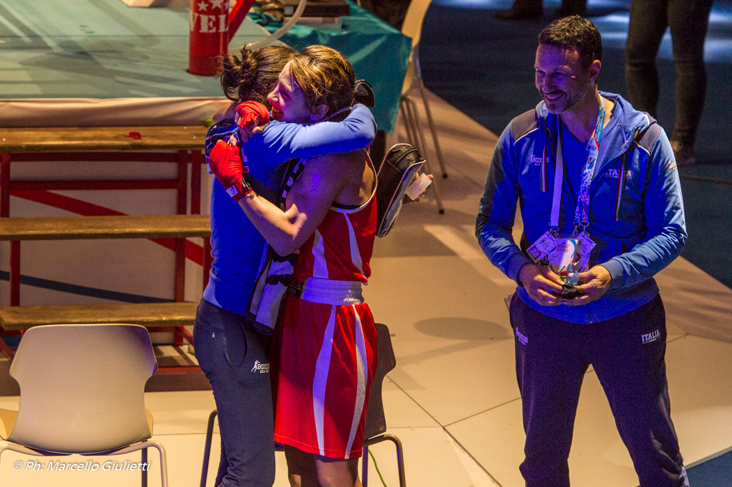 Mondiali Femminili 2016: Vince la Mesiano, si ferma la Severin. Oggi Calabrese, Davide e Alberti sul ring - #itaboxing #noisiamoenergia #AIBAstana2016