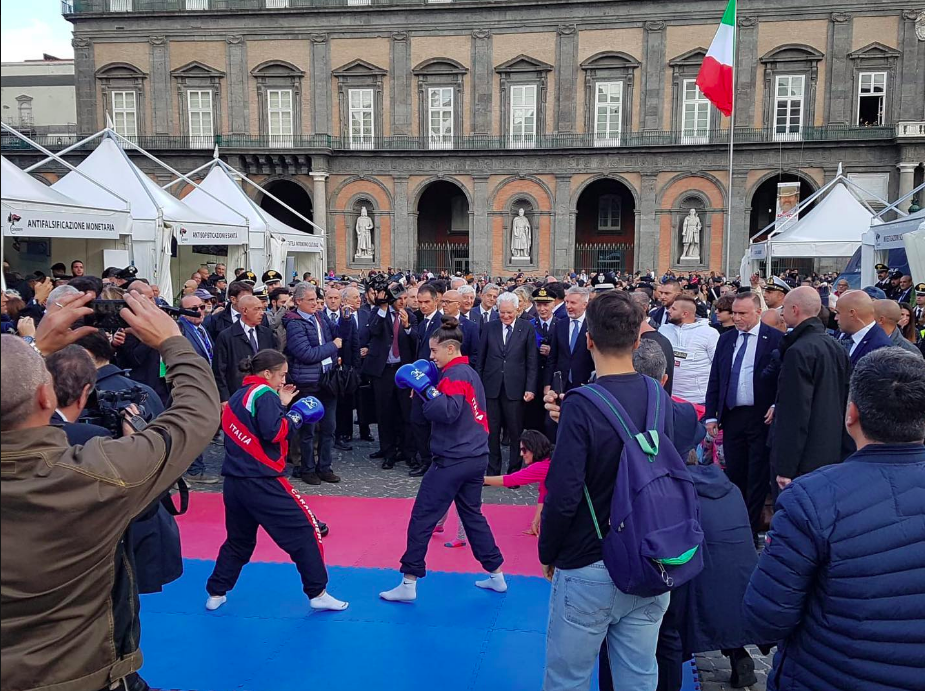 Festa dell'Unità Nazionale e Forze Armate: A Napoli esibizione di Boxe di fronte al Presidente della Repubblica Mattarella
