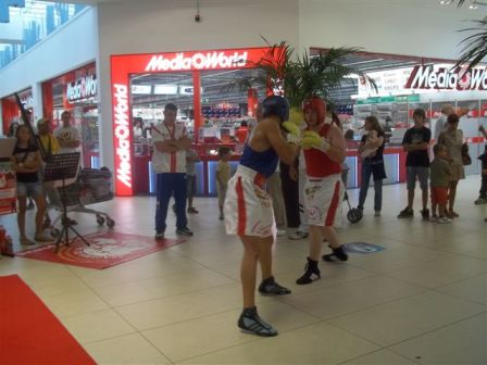 Grande successo della boxe al Centro Commerciale "Aurelia Antica"