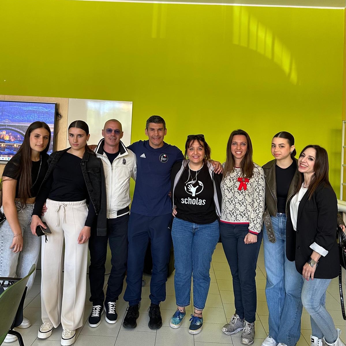 BOXING FOR CHANGE - INCONTRO SYUDENTI CAMPIONE FPI: VISITA DEL CAMPIONISSIMO EMANUELE BLANDAMURA AL ISTITUTO ITS DI PESCARA