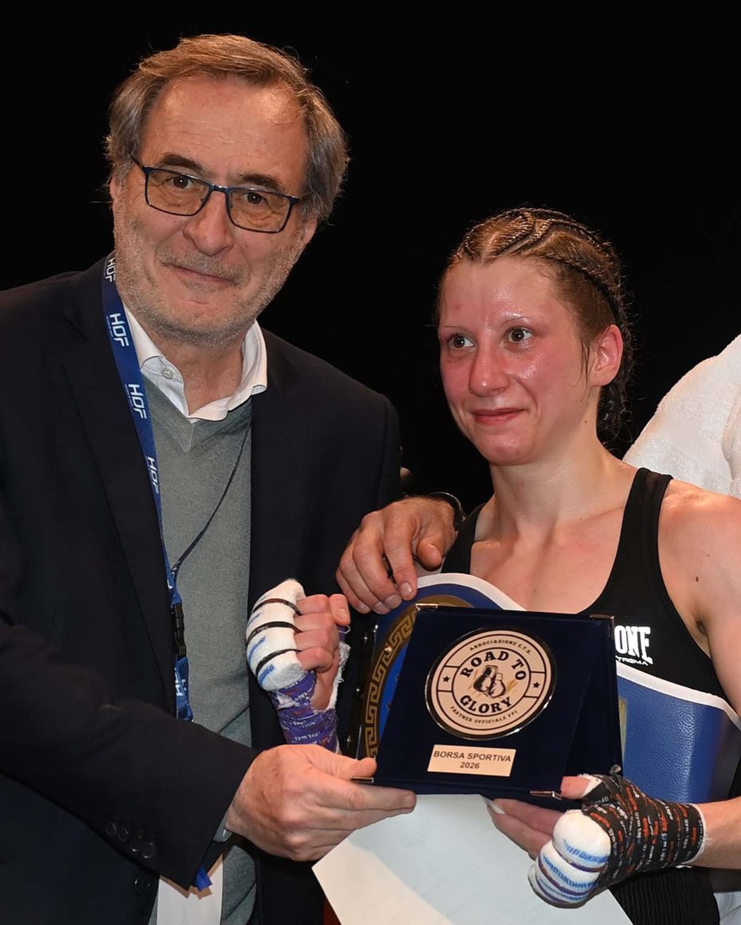 GRANDE SERATA DI BOXE AL PALATEKNOSHIP DI GENOVA - FEDERICA MACRì NUOVA CAMPIONESSA ITALIANA PESI PAGLIA
