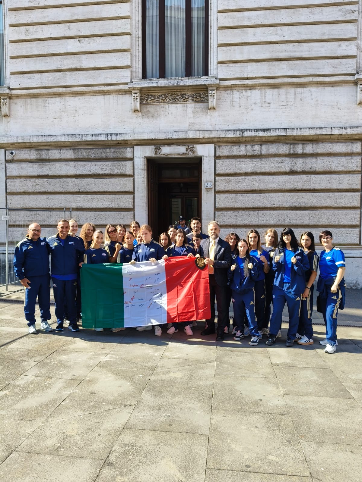 Azzurrine Itaboxing In visita a Montecitorio - La Camera dei Deputati ferma i Lavori per Salutarle 