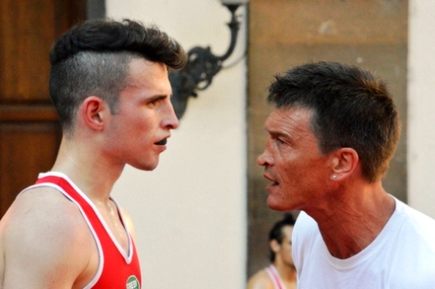 Bel pomeriggio di boxe in piazza con la Pug. Lucchese