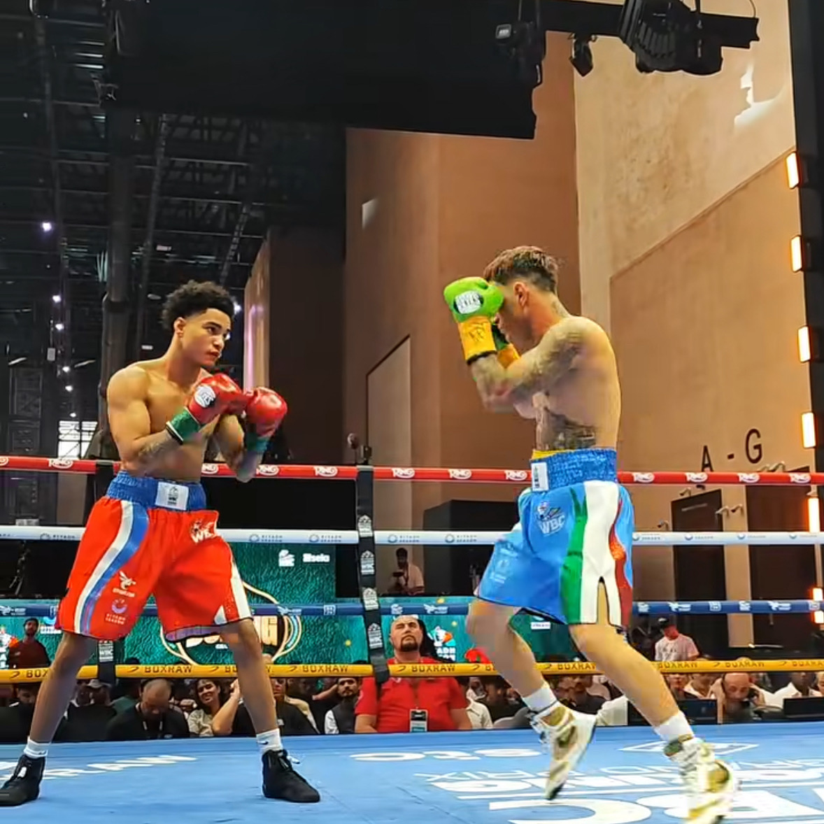 WBC GRAND PRIX 3° FASE - ETI QAMILI SUPER NASH E VOLA IN SEMIFINALE (PIUMA), FIORENZO PRIOLO SCONFITTO DA NKOSI (SUPERLEGGERI).