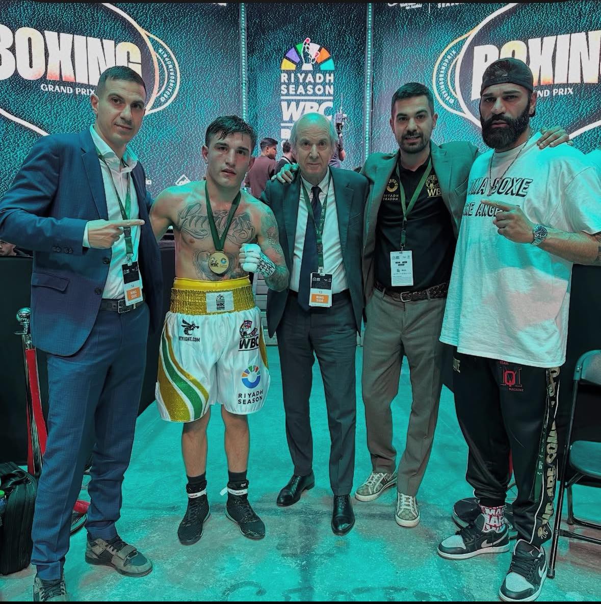 WBC GRAND PRIX - IL PIUMA ETI QAMILI VOLA AGLI OTTAVI 