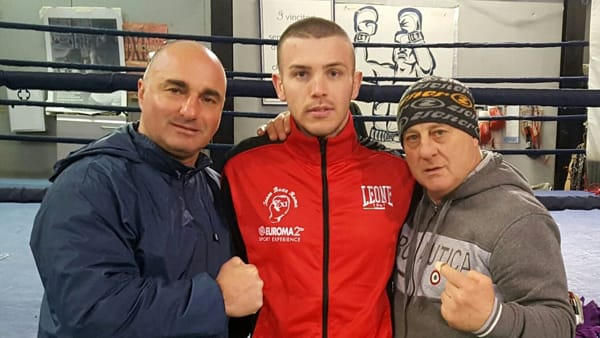 Tiziano Barilotti Pugile della Team Boxe Roma XI soccorre una Signora scippata