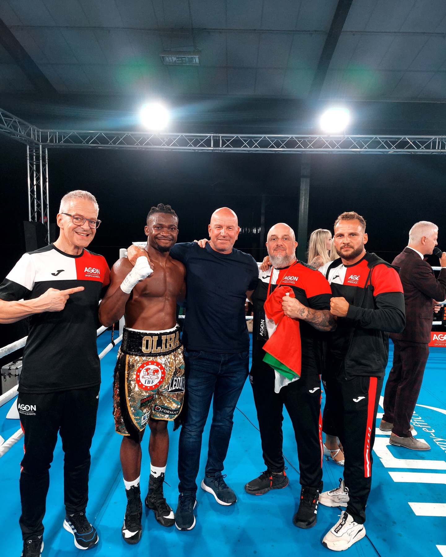 ETINOSA OLIHA VINCE l'ELIMINATORIA PER IL MONDIALE IBF PESI MEDI 