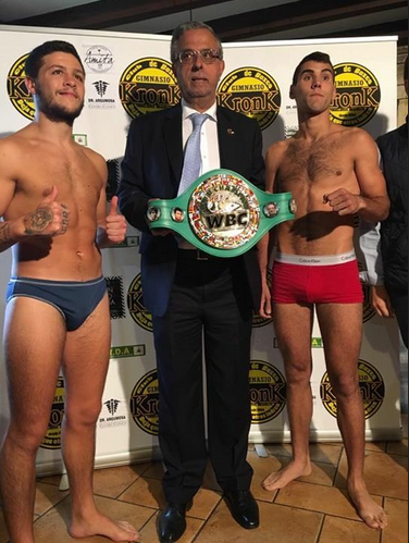 Un problema alla mano frena Moncelli all'ottava ripresa, Garcia si conferma Campione Mondiale Silver Welter WBC #ProBoxing