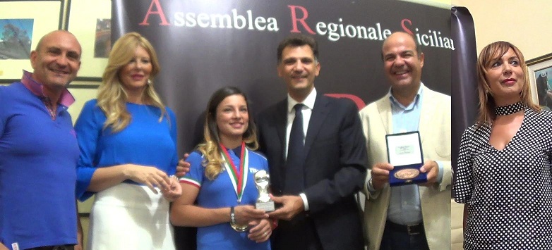 LE ISTITUZIONI POLITICHE SICILIANE PREMIAMO L'ORO EUROPEO MARTINA LA PIANA E LA CAVALLARO BOXING TEAM 