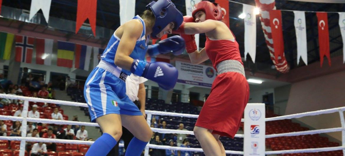 Azzurre Youth in ritiro con la nazionale Inglese in preparazione dei Mondiali di Novembre in India #ItaBoxing