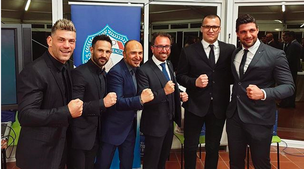 Il Ministro Bonafede con i Boxer Azzurri al Galà delle Fiamme Azzurre 