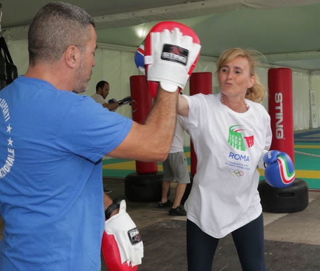 Diana Bianchedi per Roma2024 fa una visita Sportiva a MondoFitness e si diletta anche con la #GymBoxe 
