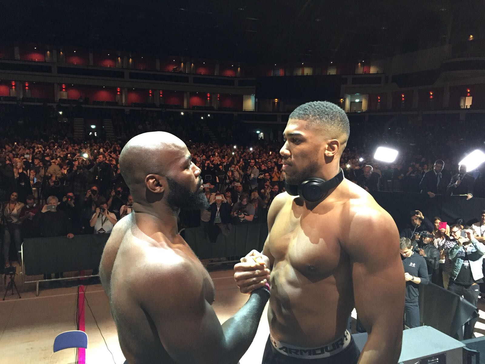 Carlos Takam: “Credo in me stesso, batterò Anthony Joshua”