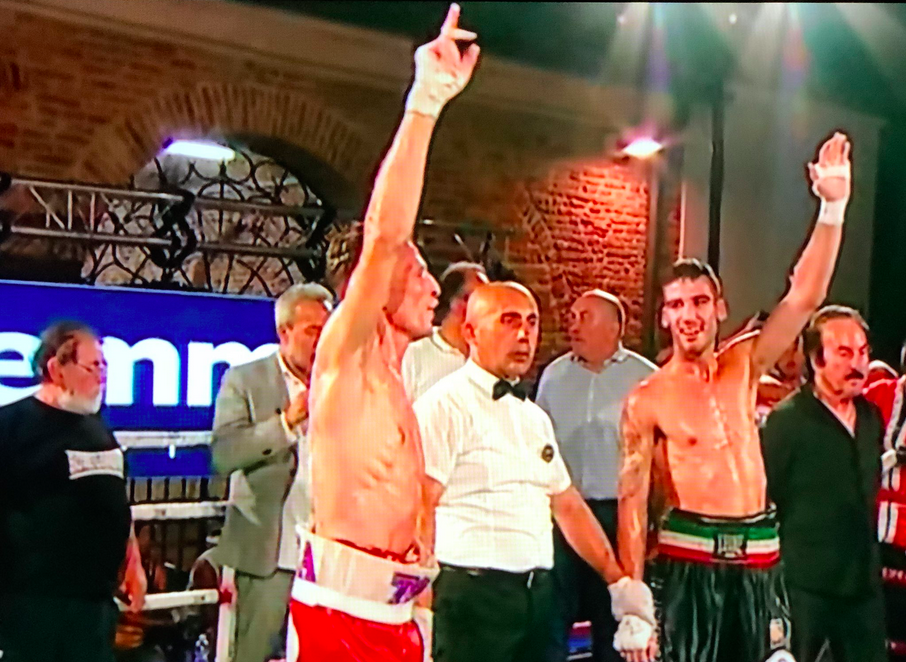 Pari tra Loriga e Cristofori che conserva il Titolo Italiano dei Welter #ProBoxing