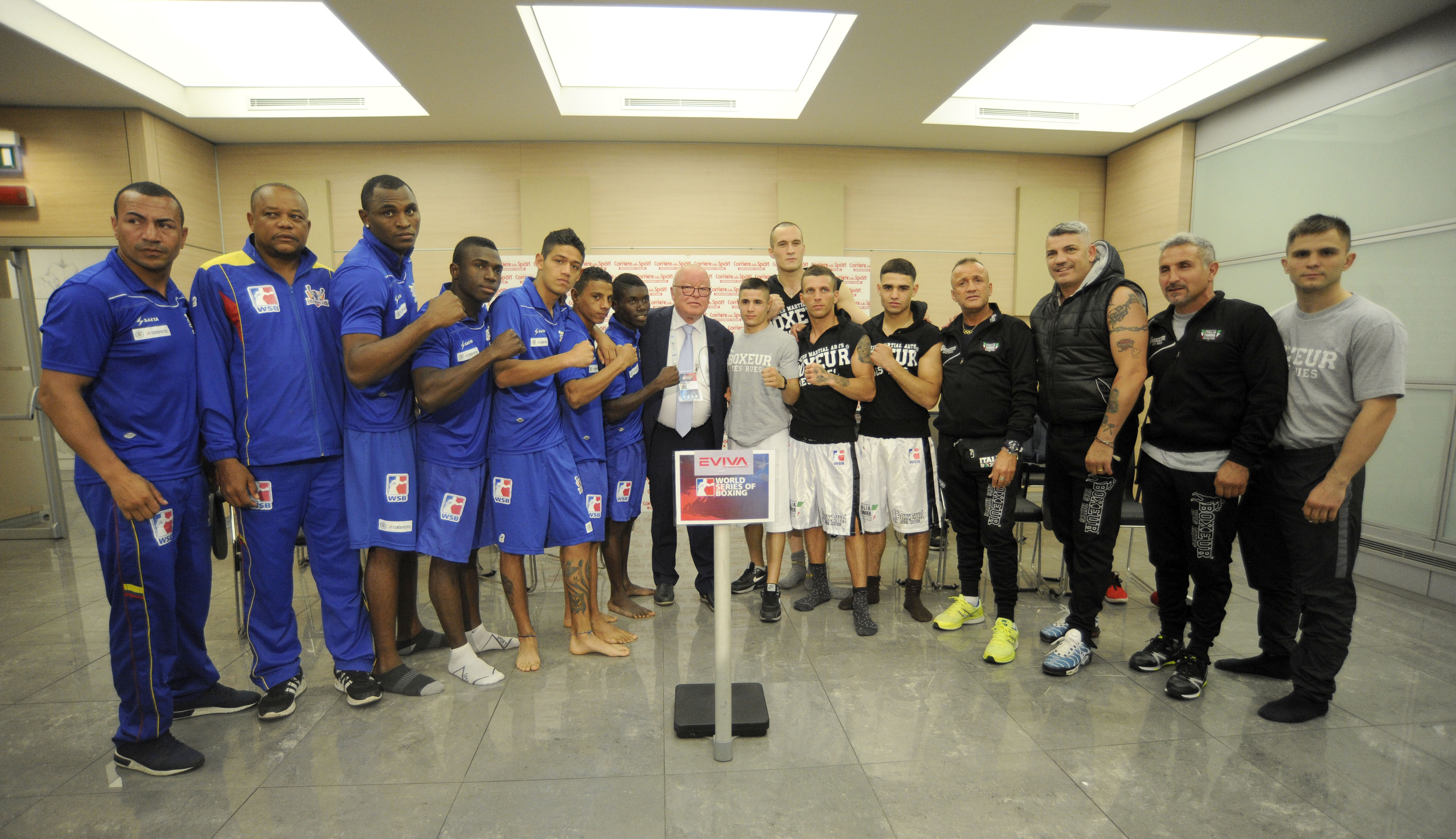 Primo Gong della Sfida dei quarti WSB tra Italia Thunder e Colombia Heroicos con la Cerimonia del Peso #WSBVII